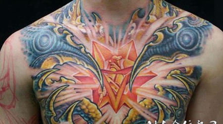 胸前的3D星星纹身图案