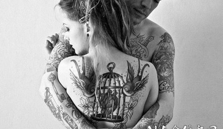 后背上的燕子鸟笼纹身图案