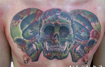胸前的三骷髅头纹身图案
