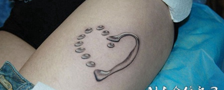 大腿上的水滴桃心纹身图案