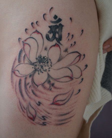 侧腰莲花梵文纹身图案