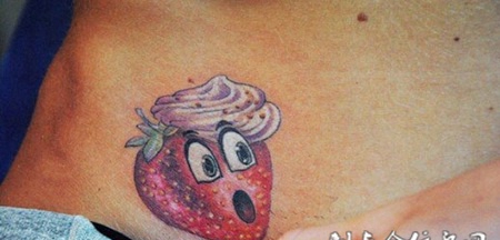 小腹上的卡通草莓纹身图案