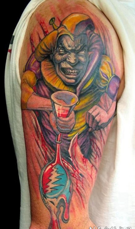 胳膊上的血腥小丑纹身图案