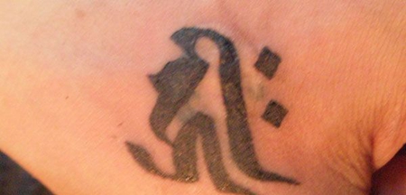 虎口梵文纹身图片