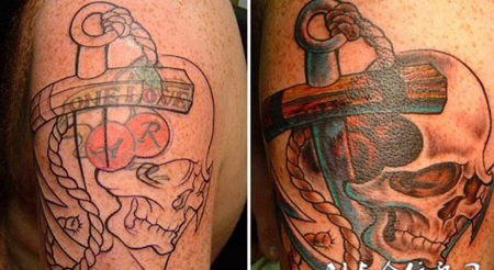 大臂上的船锚骷髅头纹身图案