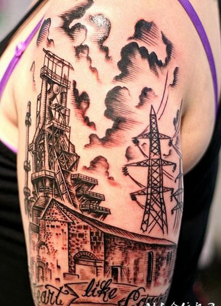 大臂上的房屋建筑纹身图案