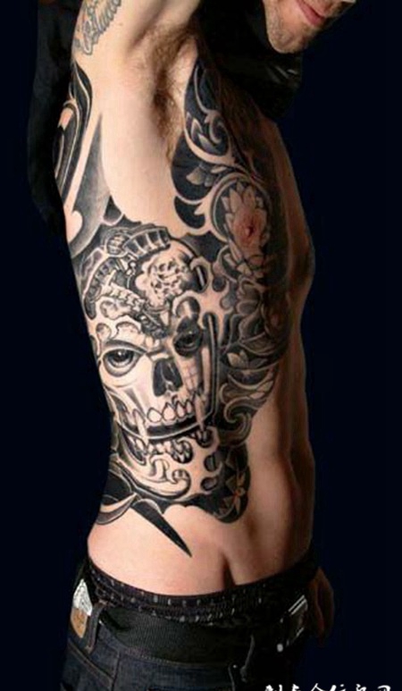 身侧嘎巴拉纹身图案