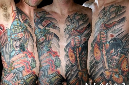 胸腹部的武士纹身图案