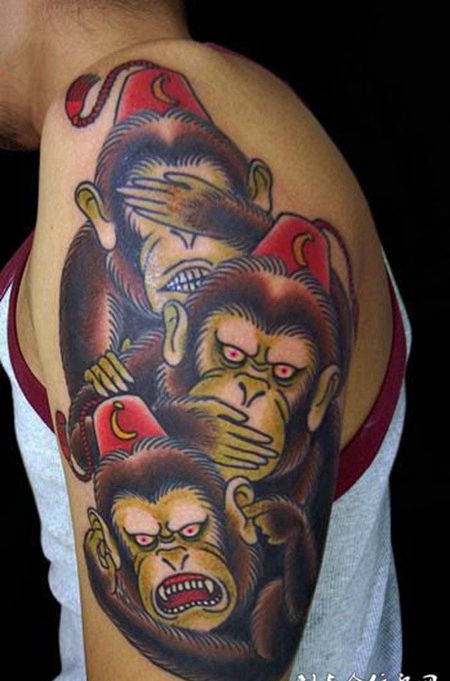 大臂上的三只猴子纹身图案