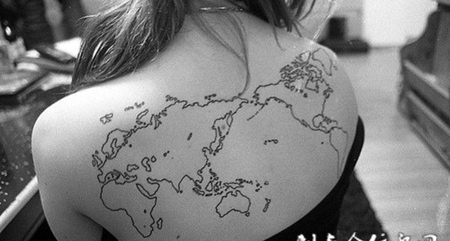后背上的世界地图纹身图案