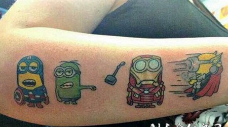 小臂上的卡通小黄人的纹身图案