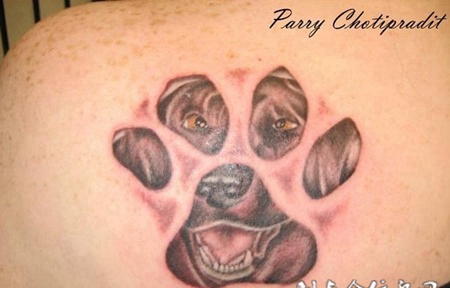 后背肩胛骨爪印纹身图案