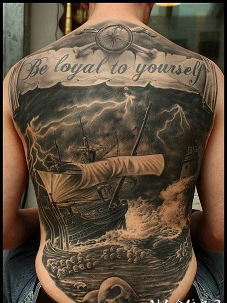 满背海上帆船纹身图案