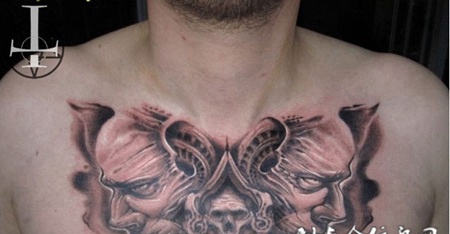 胸前的恶魔头纹身图案