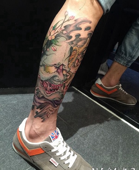 怨天尤人，腿部般若彩绘纹身