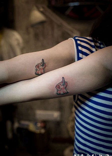 情侣手臂可爱大象纹身图案