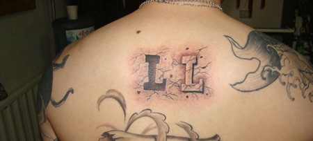 背部个性英文L纹身图案