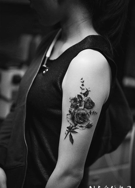 优雅绽放，手臂玫瑰花纹身图案