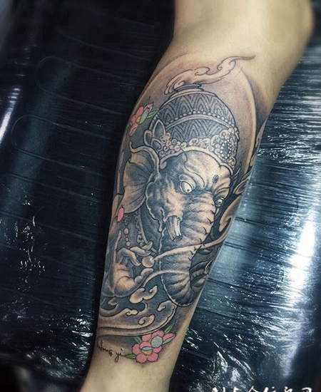 度化世人，小腿象神个性纹身