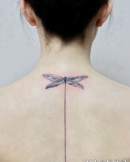 夏日精灵，后背蜻蜓小清新纹身