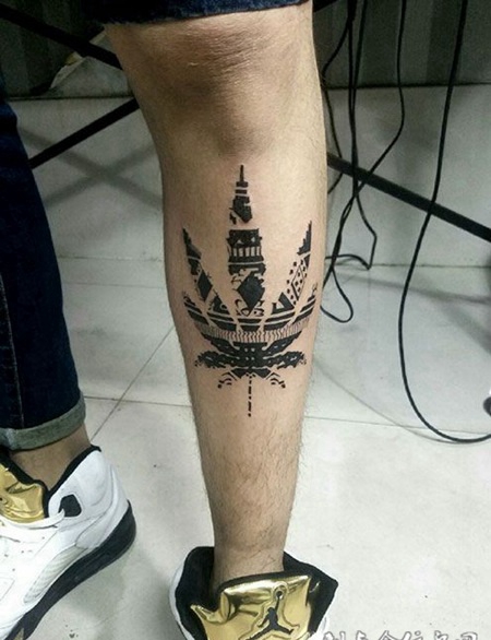 腿部个性枫叶纹身图案