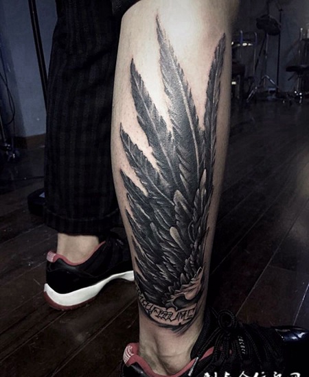 展翅翱翔，小腿翅膀个性纹身