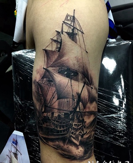 扬帆起航，手臂帆船纹身图案