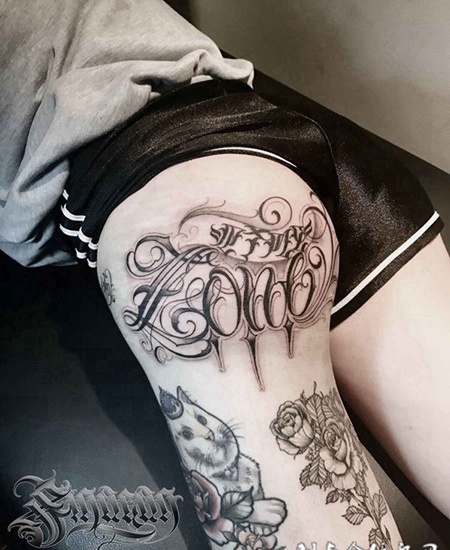 文字的诱惑，臀部个性花体字纹身图案
