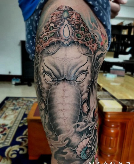 惩恶扬善，大腿霸气象神纹身