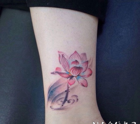 清幽彩莲，脚踝莲花彩绘纹身