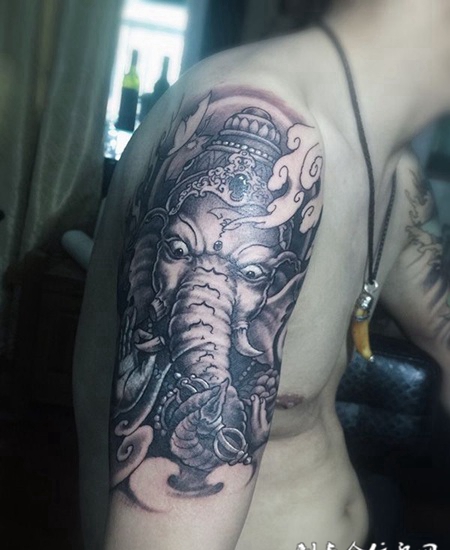 普渡慈航，大臂个性象神纹身