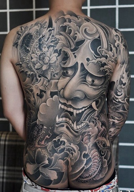 生死缠斗，大满背般若与蛇纹身