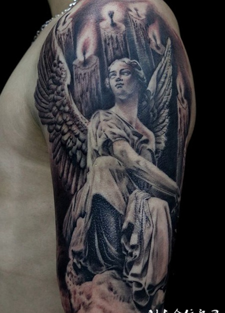 祈祷的烛光，手臂天使个性纹身