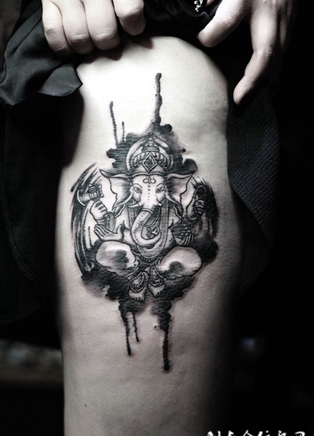 度化世人，大腿象神黑灰纹身