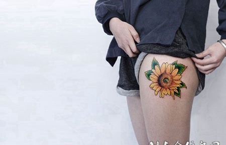 向阳花开，大腿水彩向日葵纹身图案