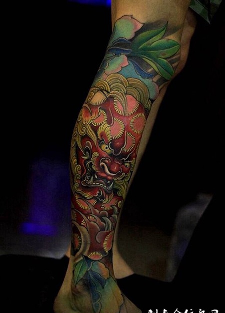 神兽下凡，小腿唐狮戏牡丹彩绘纹身