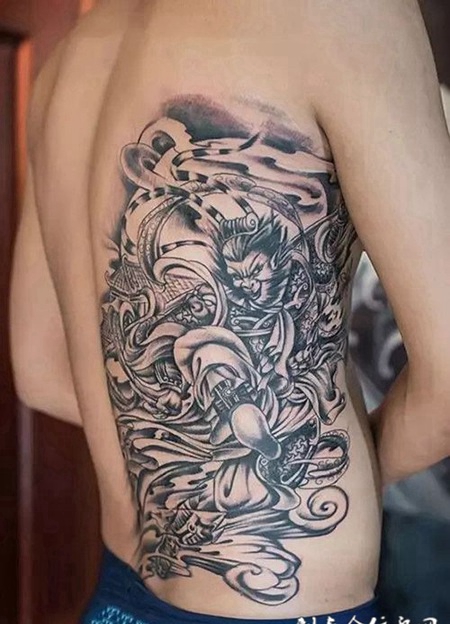 大闹天宫，腰部斗战胜佛个性纹身