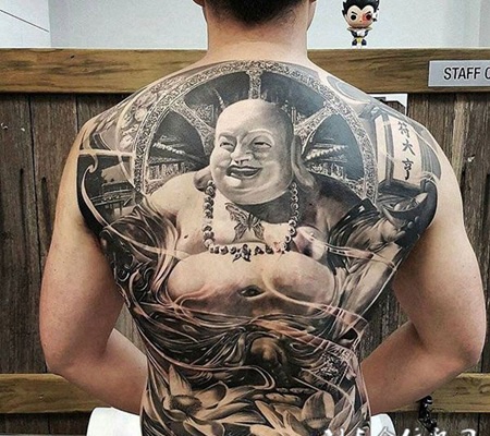 普度众生，满背写实风格弥勒佛纹身图案