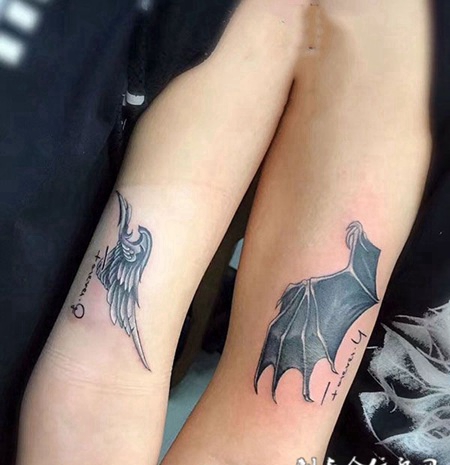 相辅相成，情侣手臂天使与恶魔翅膀纹身