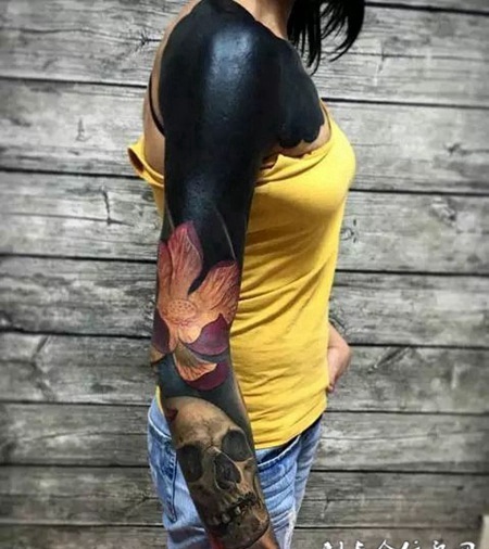 黑火红莲，纯黑与红莲个性花臂纹身