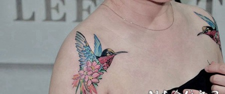 鸟语花香，披肩鲜花与小鸟彩绘纹身