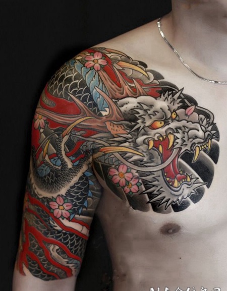 龙腾万世，半甲神龙彩绘纹身