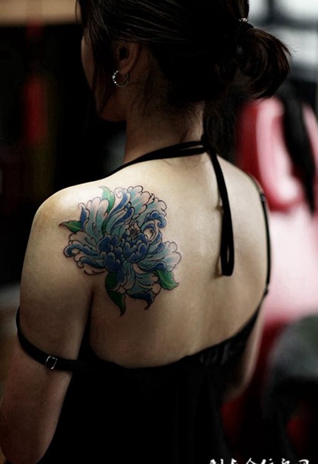 花开不败，披肩牡丹花彩绘纹身