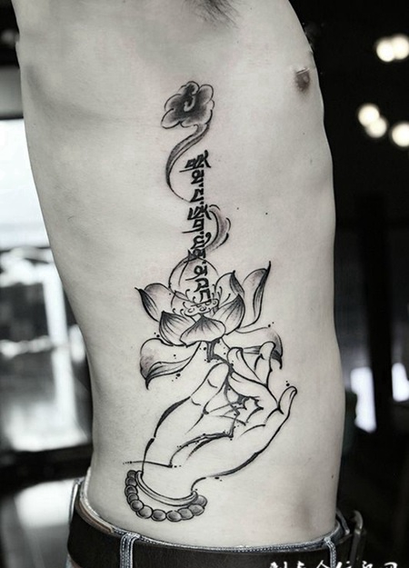 梵音袅袅，侧腰莲花与佛手纹身图案