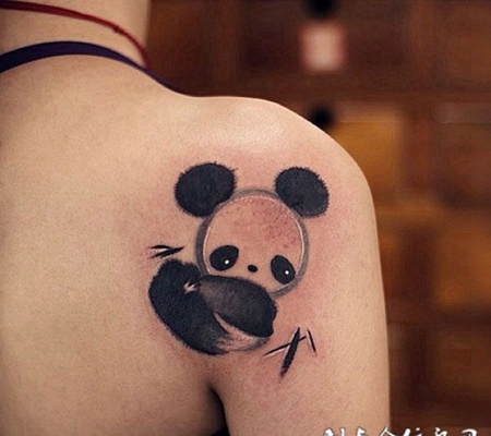 国宝之萌，披肩水墨卡通熊猫纹身