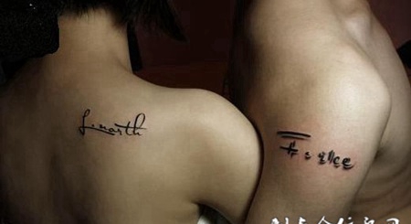 时尚情侣肩部特别意义英文纹身