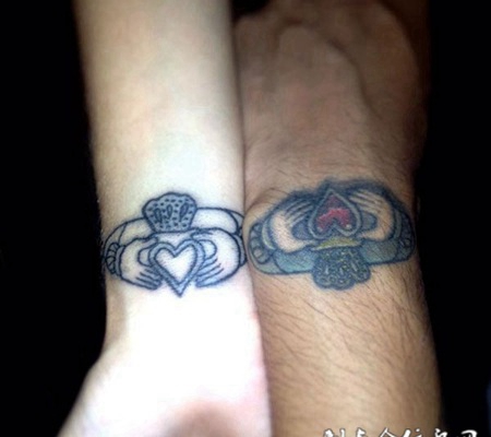 情侣手腕好看心形戒指纹身图案