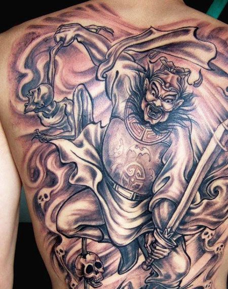 满背黑灰色钟馗纹身图案