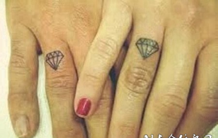 情侣手指唯美纹身图片