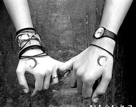 爱的烙印情侣虎口图腾刺青